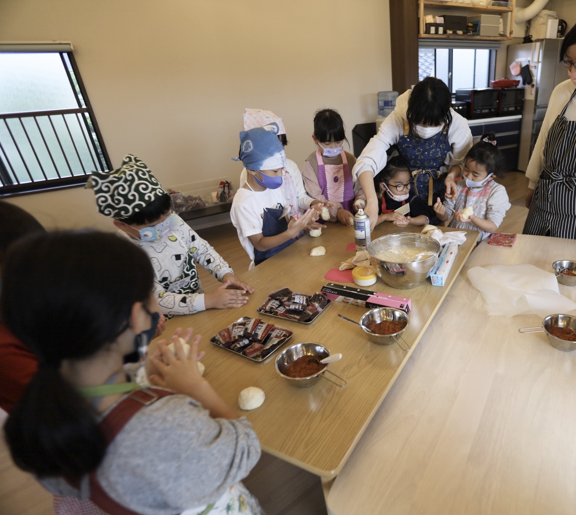 広島の子供会、公民館、ショッピングセンター、パン教室出張講師、ベビーマッサージ出張講師広島はよっちゃん先生